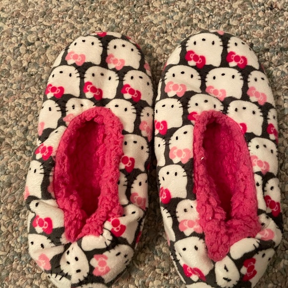 Sanrio Hello Kitty Pink House Slippers Bundle - Picture 6 of 9